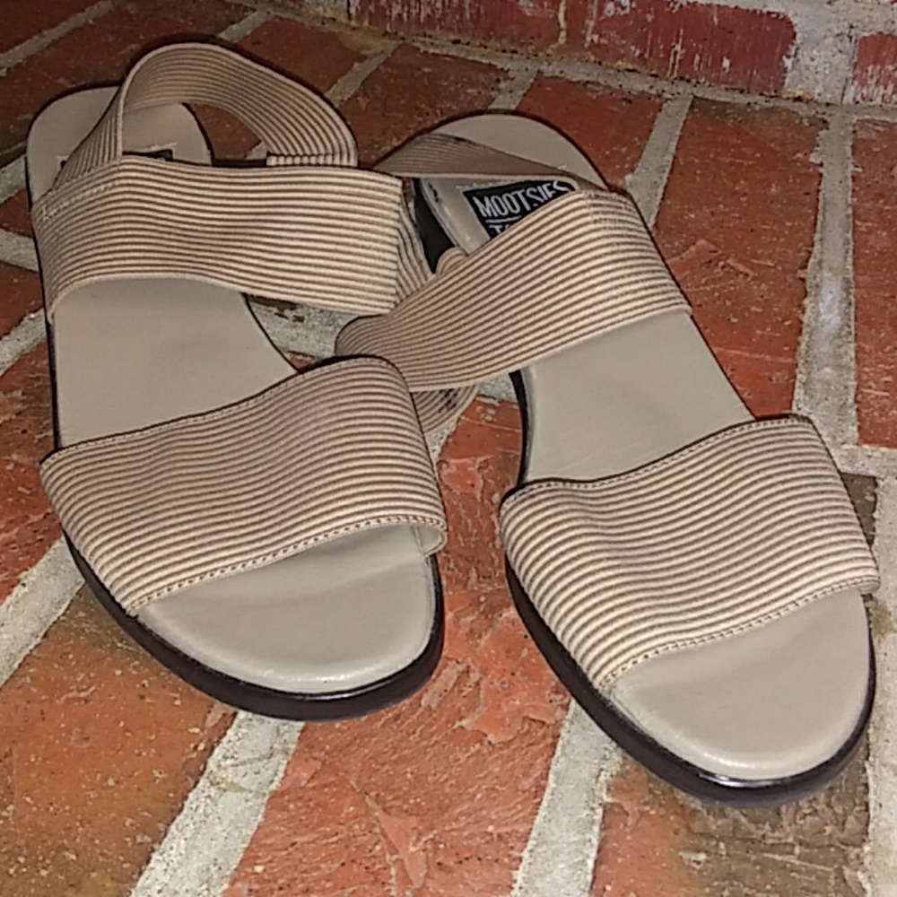 Biege Mootsies Tootsies sandals